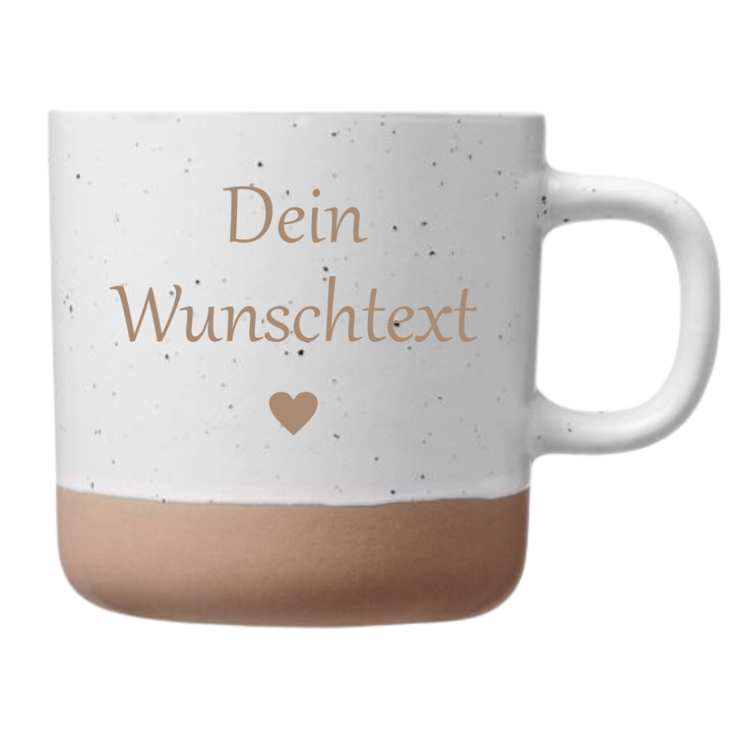 Personalisierte Tasse mit Wunschtext aus Steingut in Creme mit individueller Gravur