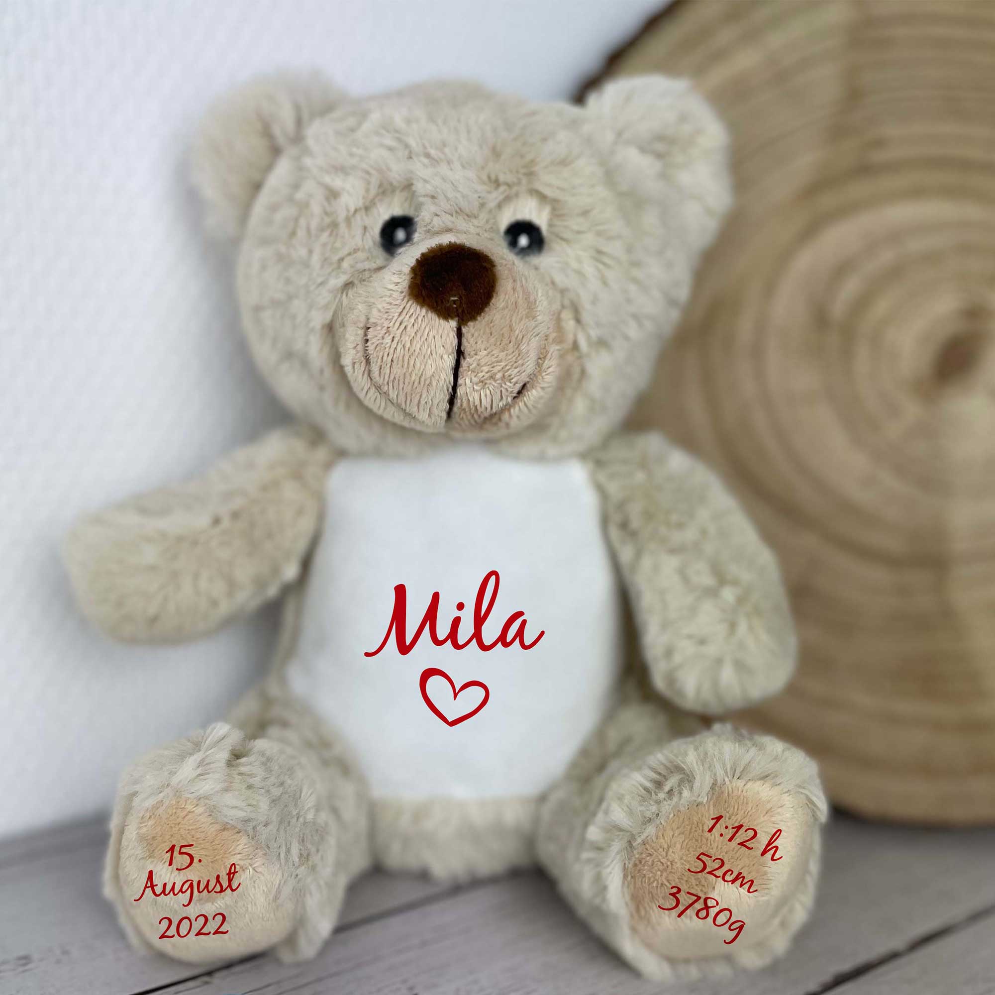 Personalisierter Teddybär mit Name Mila und Geburtsdaten – Geschenk zur Geburt für Mädchen