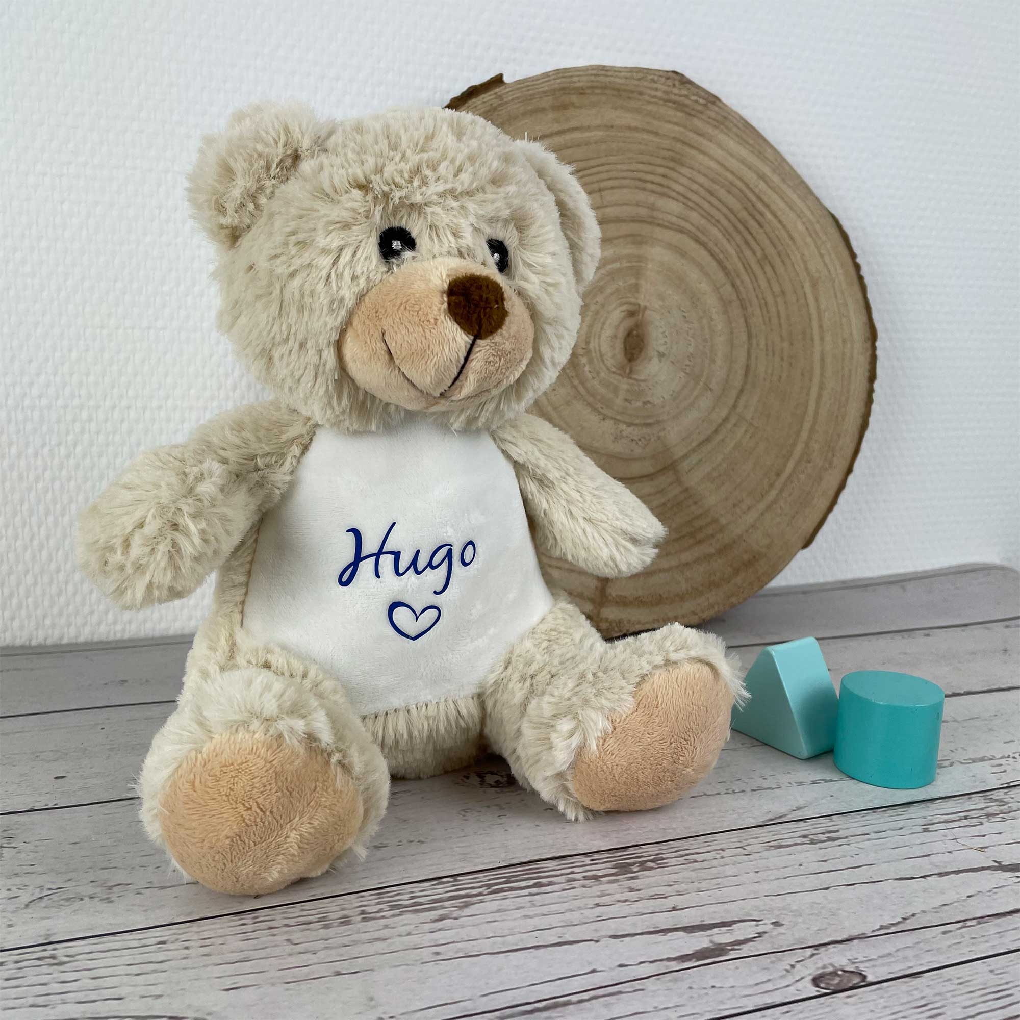 Kuscheltier personalisiert mit Name Hugo – perfektes Geschenk zur Geburt