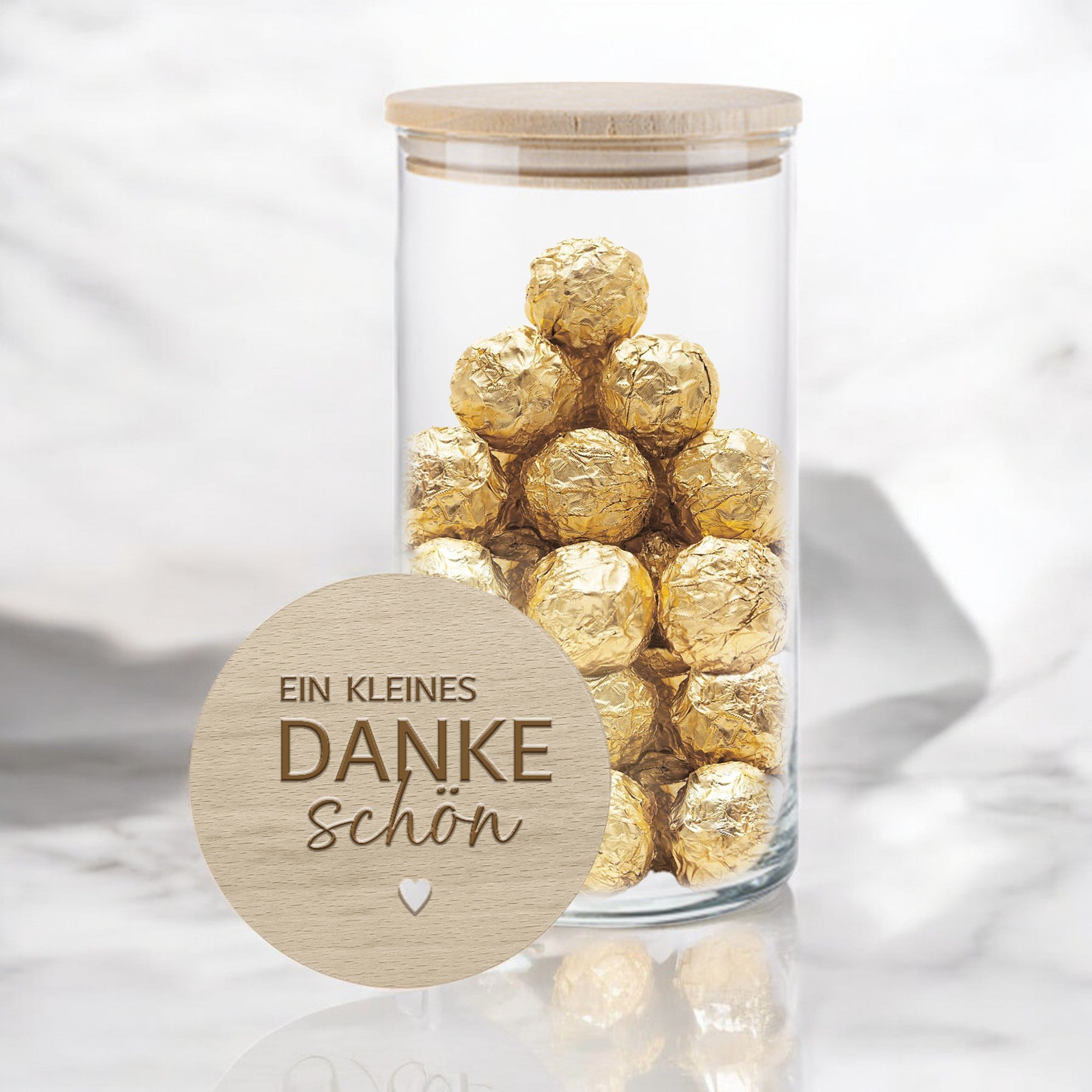 Großes Vorratsglas als Dankeschön – auf Marmorhintergrund