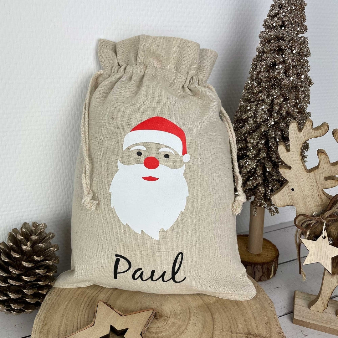 Nikolaussack groß mit Name Paul – dekoriert mit Weihnachtsbaum und Holzdeko