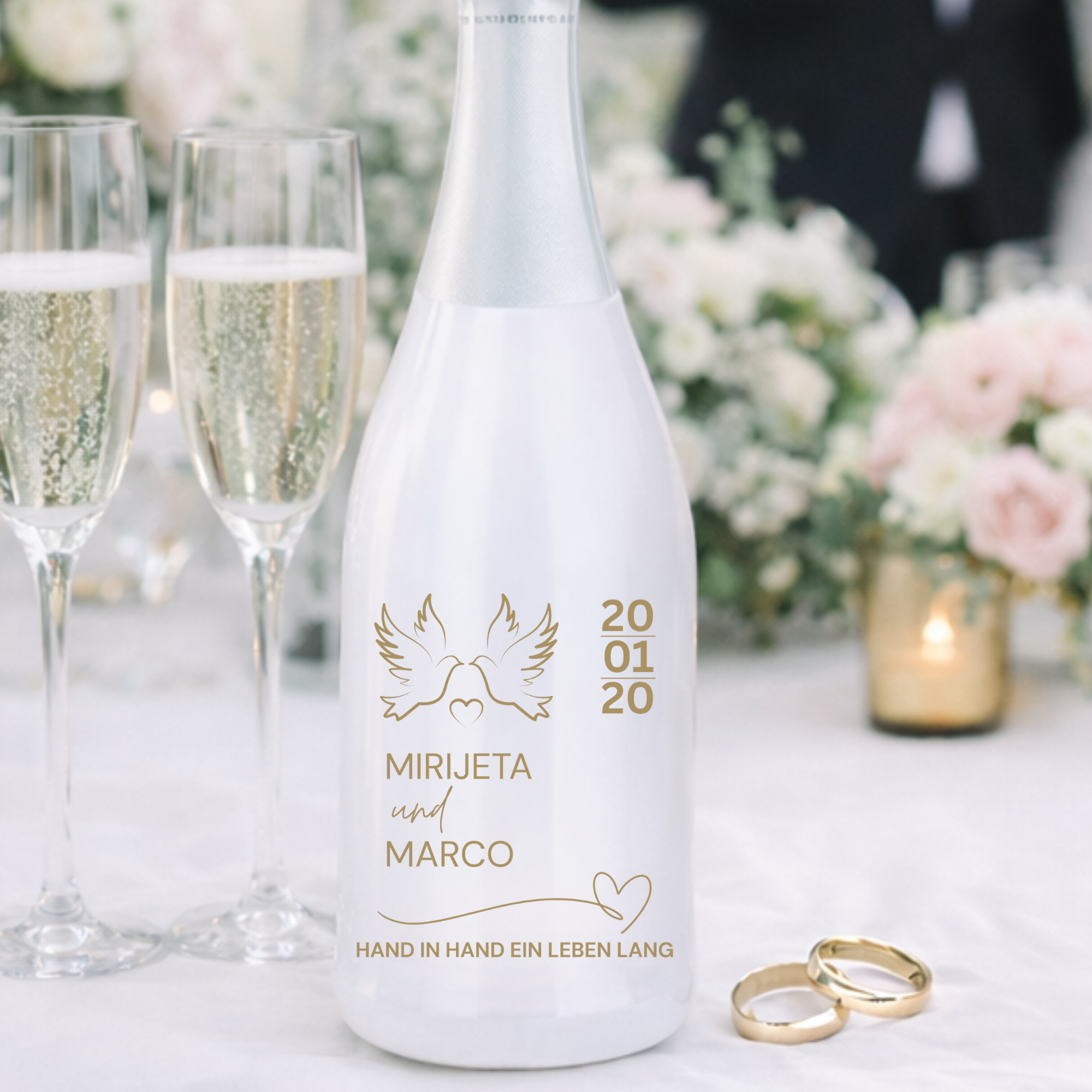 Personalisierte weiße Sektflasche zur Hochzeit – gravierter Hochzeitss­ekt als besonderes Erinnerungsstück