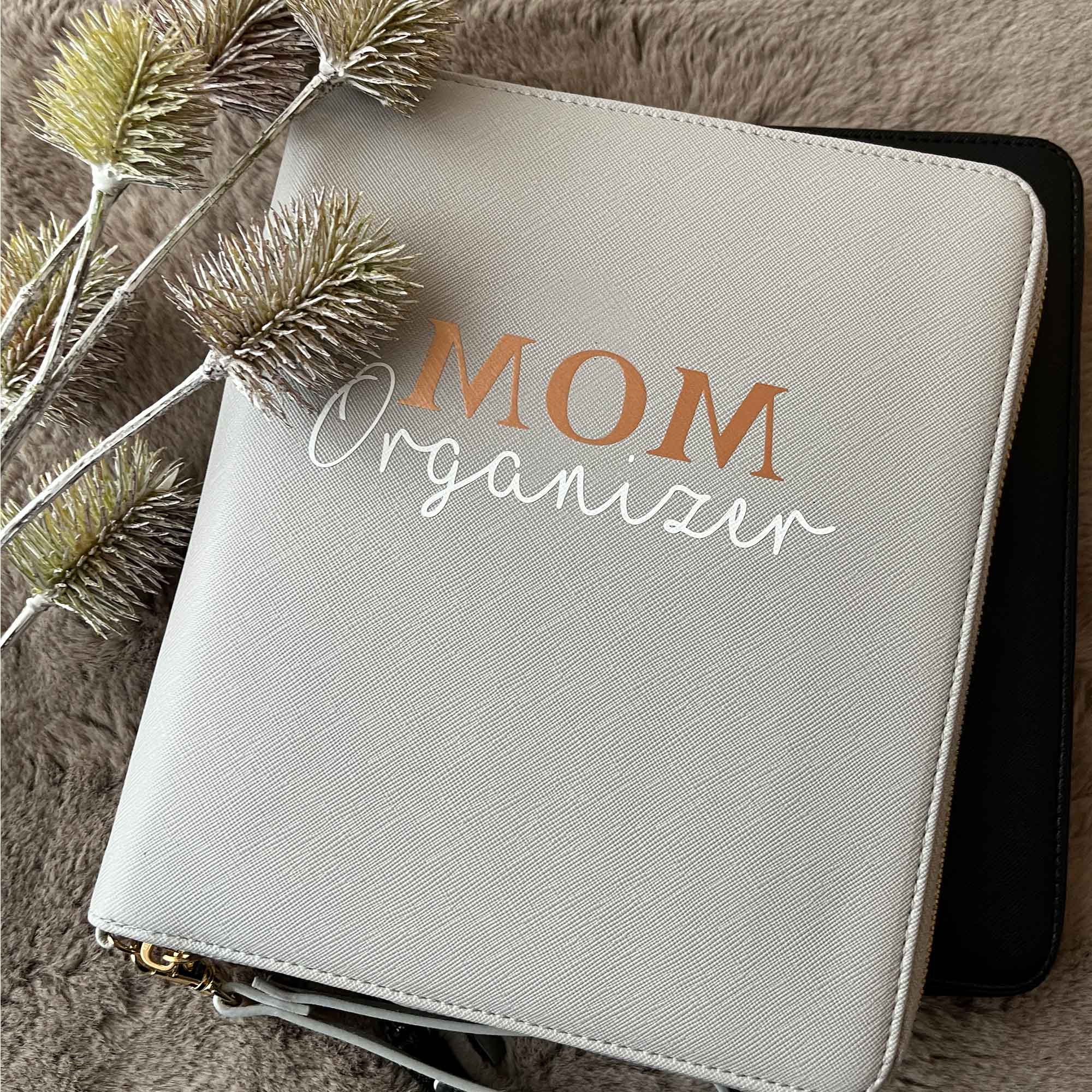 "MOM Organizer als U-Heft Organizer mit Personalisierung – praktisch & stilvoll"
