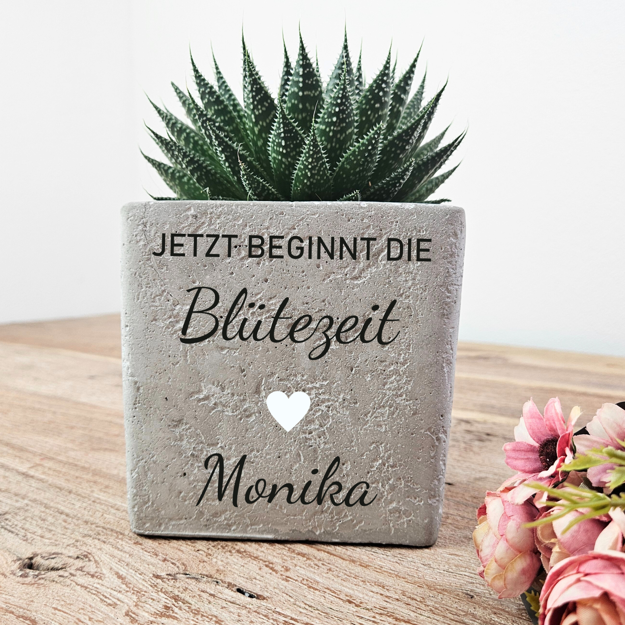Personalisiertes Abschiedsgeschenk zur Rente – Blumentopf „Jetzt beginnt die Blütezeit“ mit Namen & Wunschtext