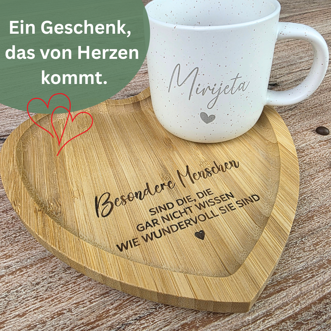 Geschenk für besondere Menschen mit gravierter Tasse, Namensgravur und Herztablett