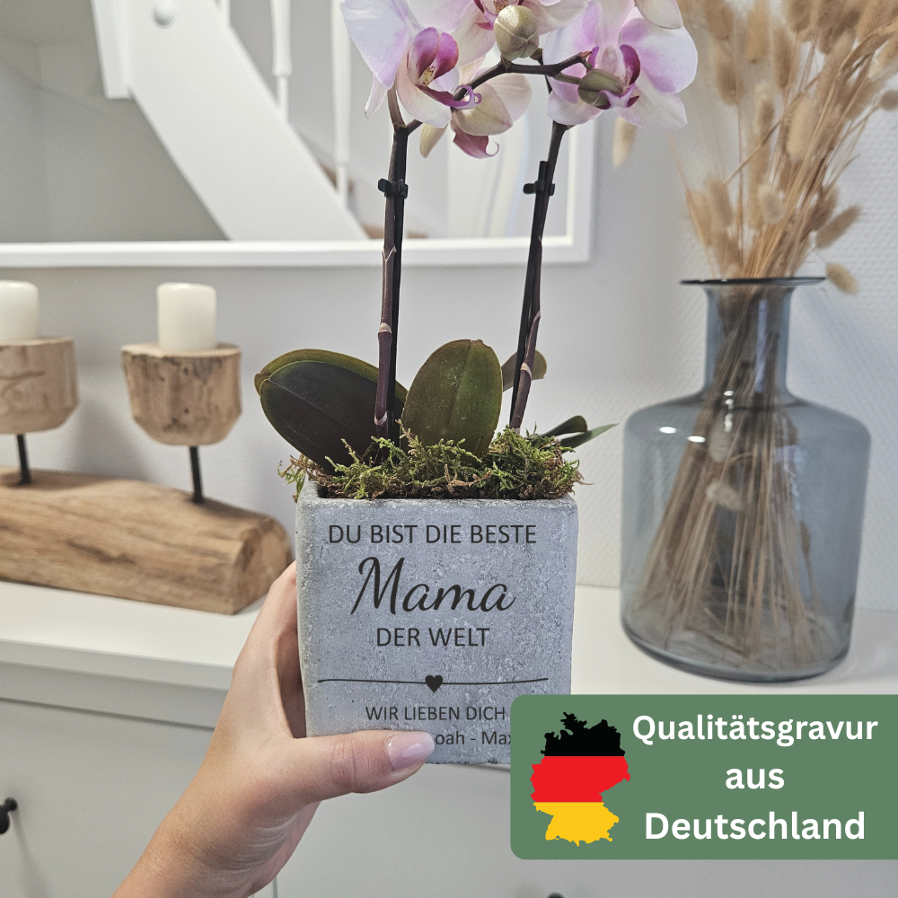 Blumentopf mit hochwertiger Gravur für Mama oder Oma, personalisiert mit Namen, modernes Geschenk zum Muttertag