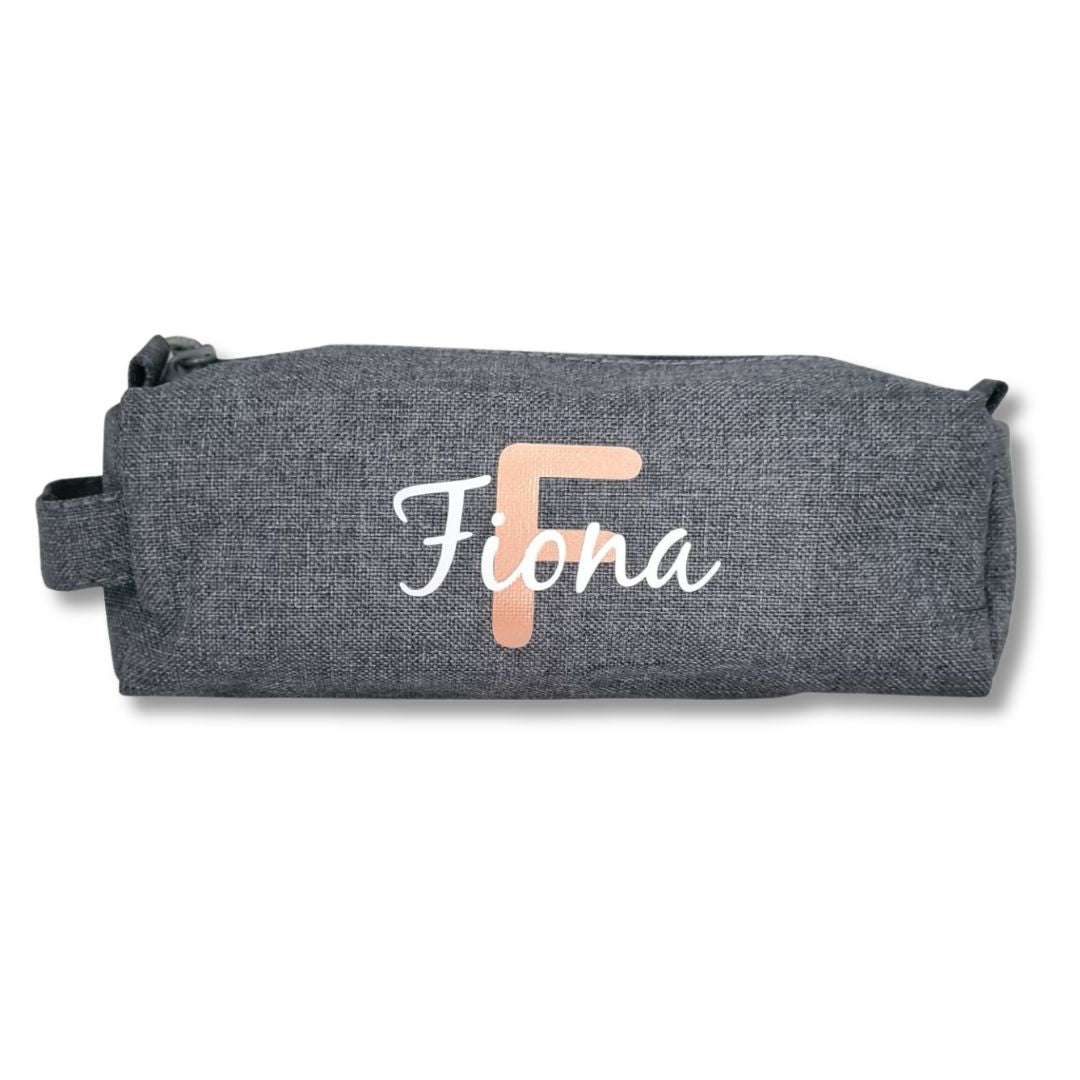 Federmäppchen personalisiert mit Namen & Initial – für Mädchen & Jungen