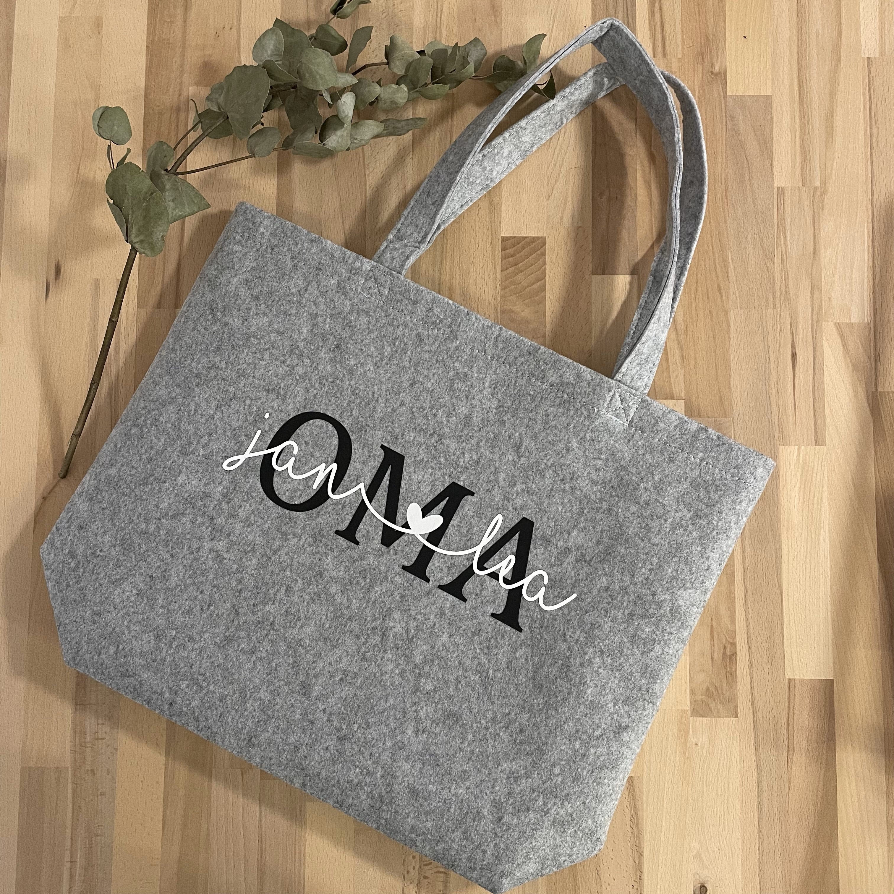 Tasche Oma personalisiert mit Namen & Jahreszahl – Filztasche für Oma