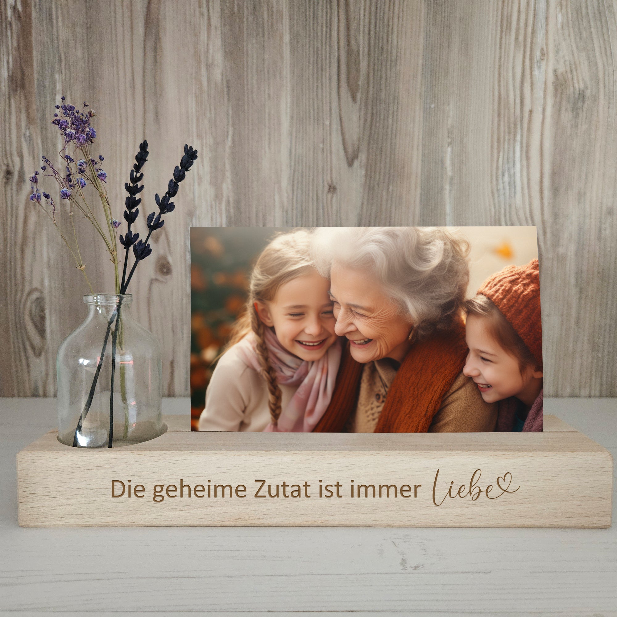 Fotoleiste mit Gravur 'Liebe' – Geschenkidee mit Foto von Oma und Enkelkindern