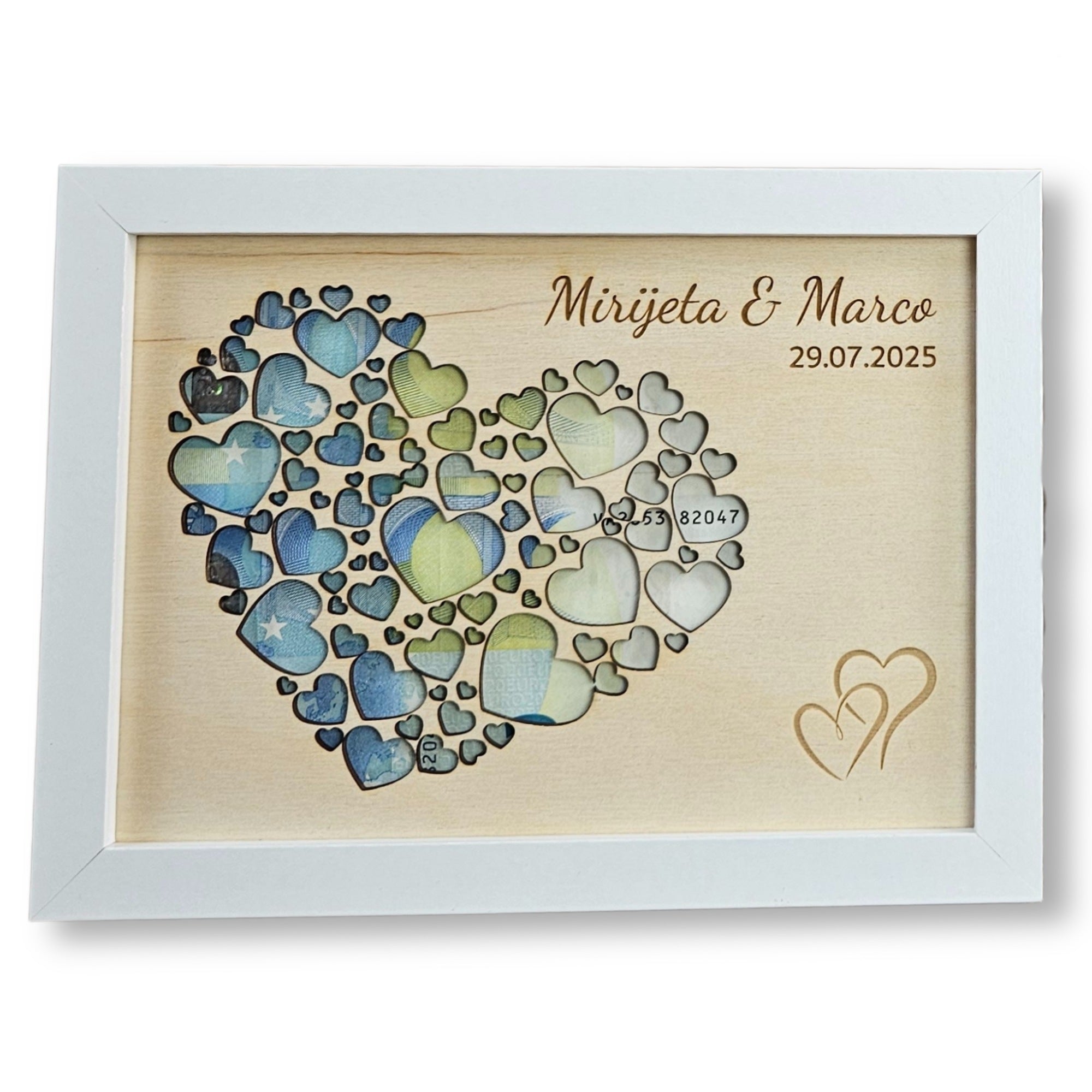Personalisierter Bilderrahmen als Geldgeschenk zur Hochzeit mit Herzmotiv aus Birkenholz und Gravur Mirjeta & Marco