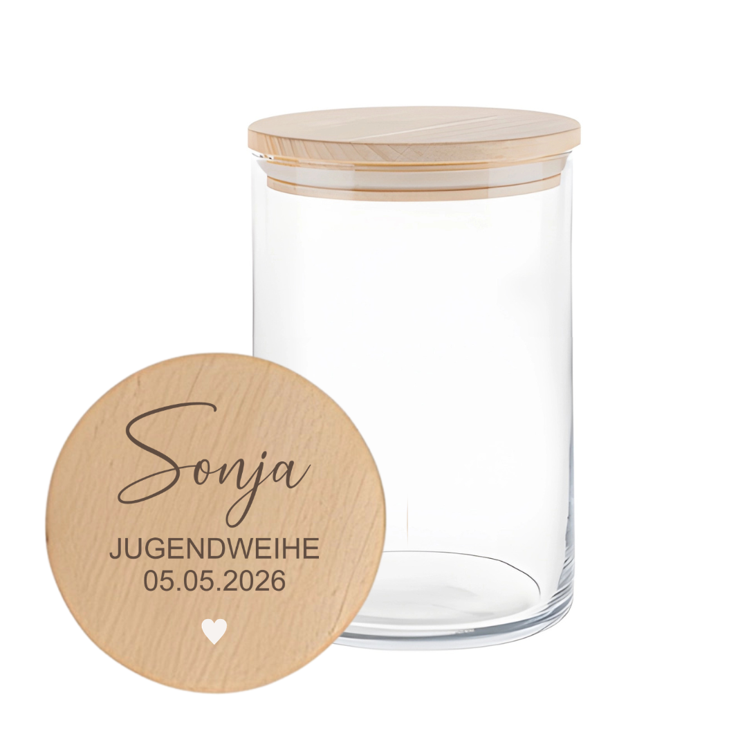 Personalisiertes Geldgeschenk zur Jugendweihe mit graviertem Holzdeckel, Name und Datum, dekoratives Glas mit modernem Design und 3D Herz Detail