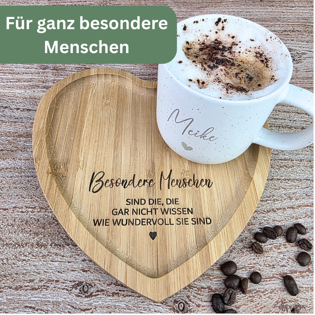 Herztablett mit Gravur Besondere Menschen und personalisierte Tasse als emotionales Geschenk