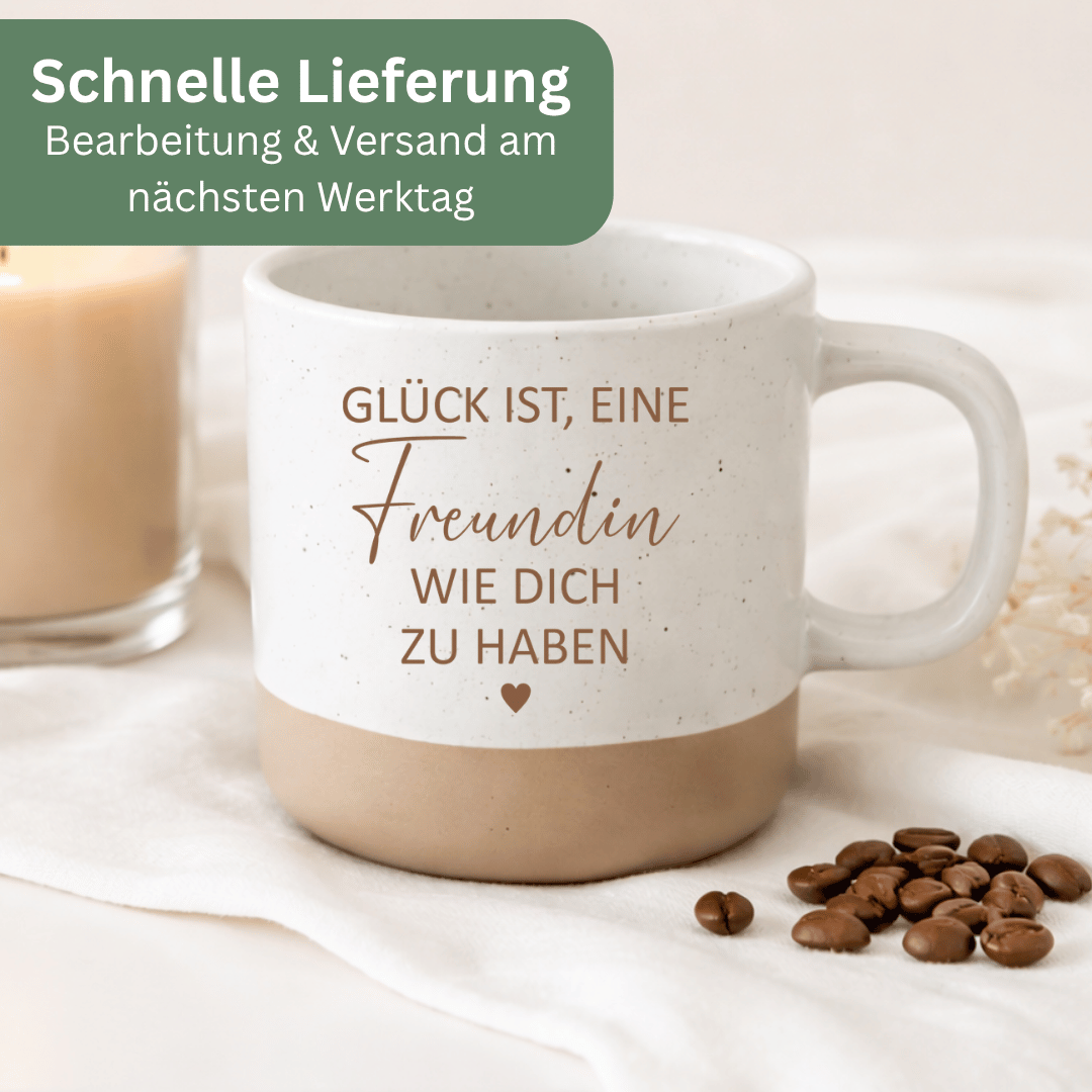 Geschenk für Freundin – Steingut Tasse „Glück ist, eine Freundin wie dich zu haben“