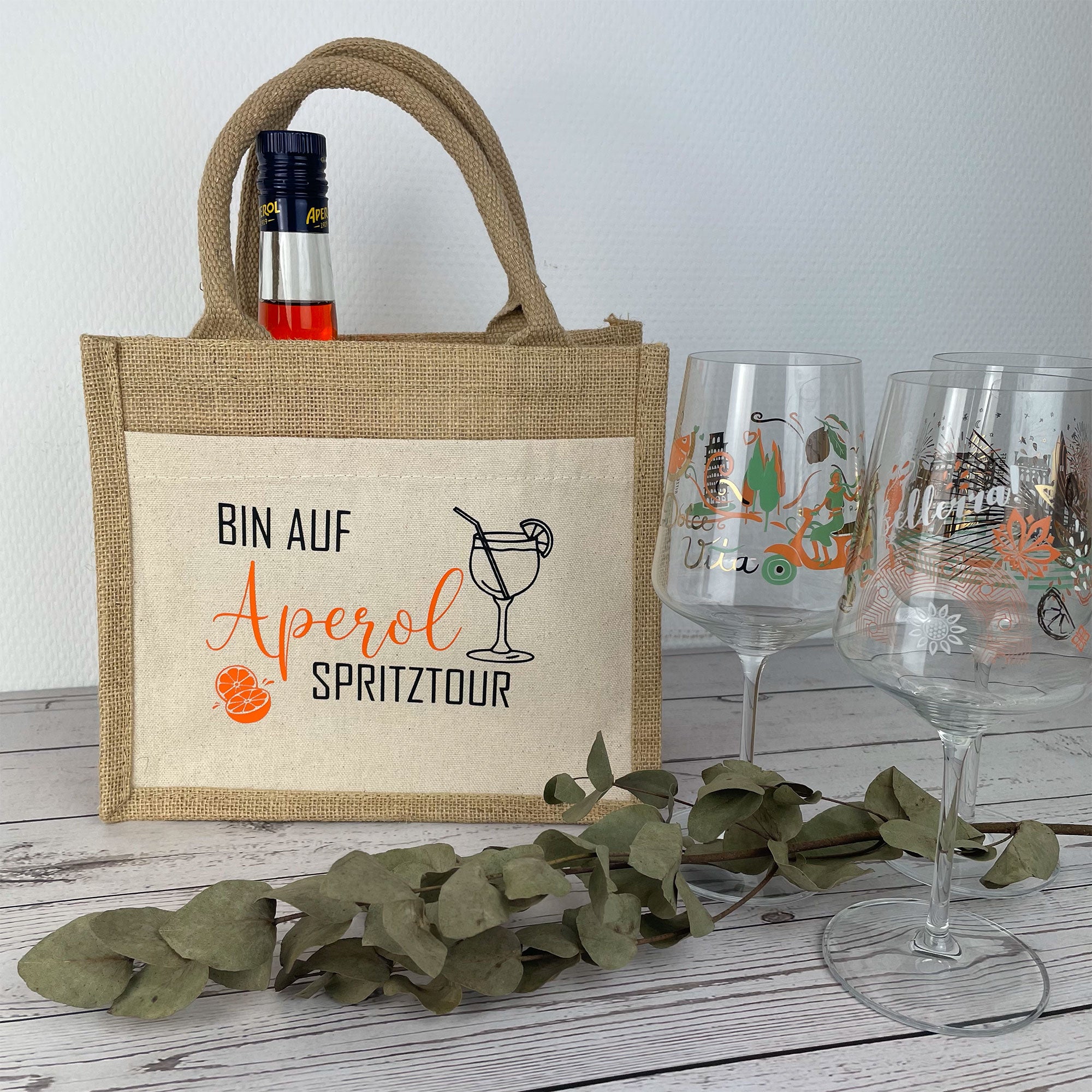 Jutetasche 'Bin auf Aperol Spritztour' mit Aperol und Gläsern – originelles Geschenk für Aperol-Liebhaber