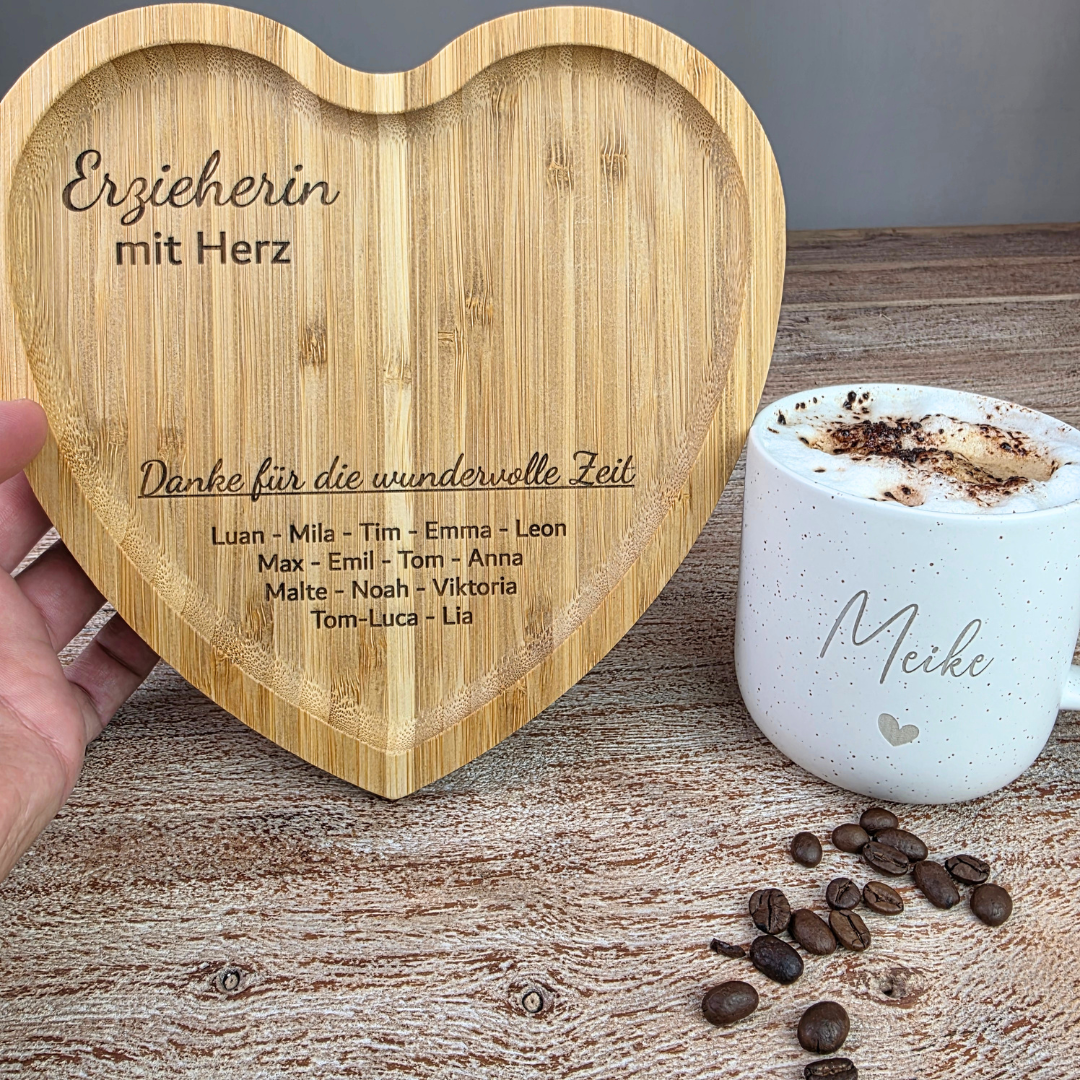 Abschiedsgeschenk Erzieherin mit Kindernamen – Personalisierte Tasse & Herz-Tablett | Geschenk Erzieherin Abschied