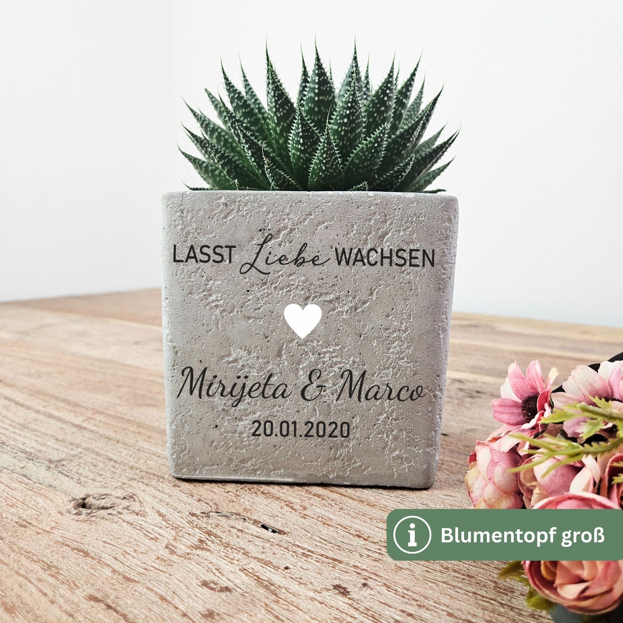Geschenk zur Hochzeit – Blumentopf mit Gravur „Lasst Liebe wachsen“ | Hochzeitsgeschenk personalisiert aus Beton