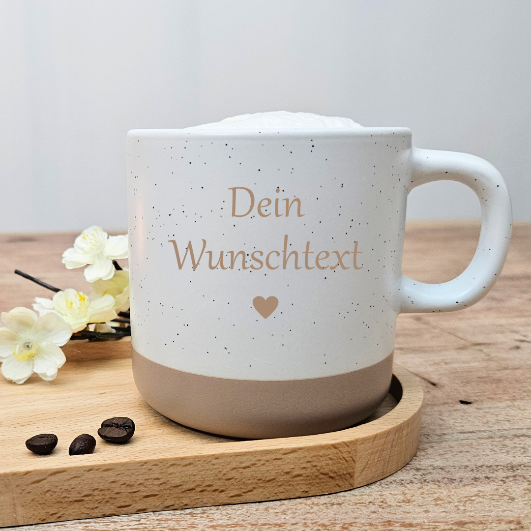 Gravierte Keramiktasse mit Wunschtext als persönliches Geschenk
