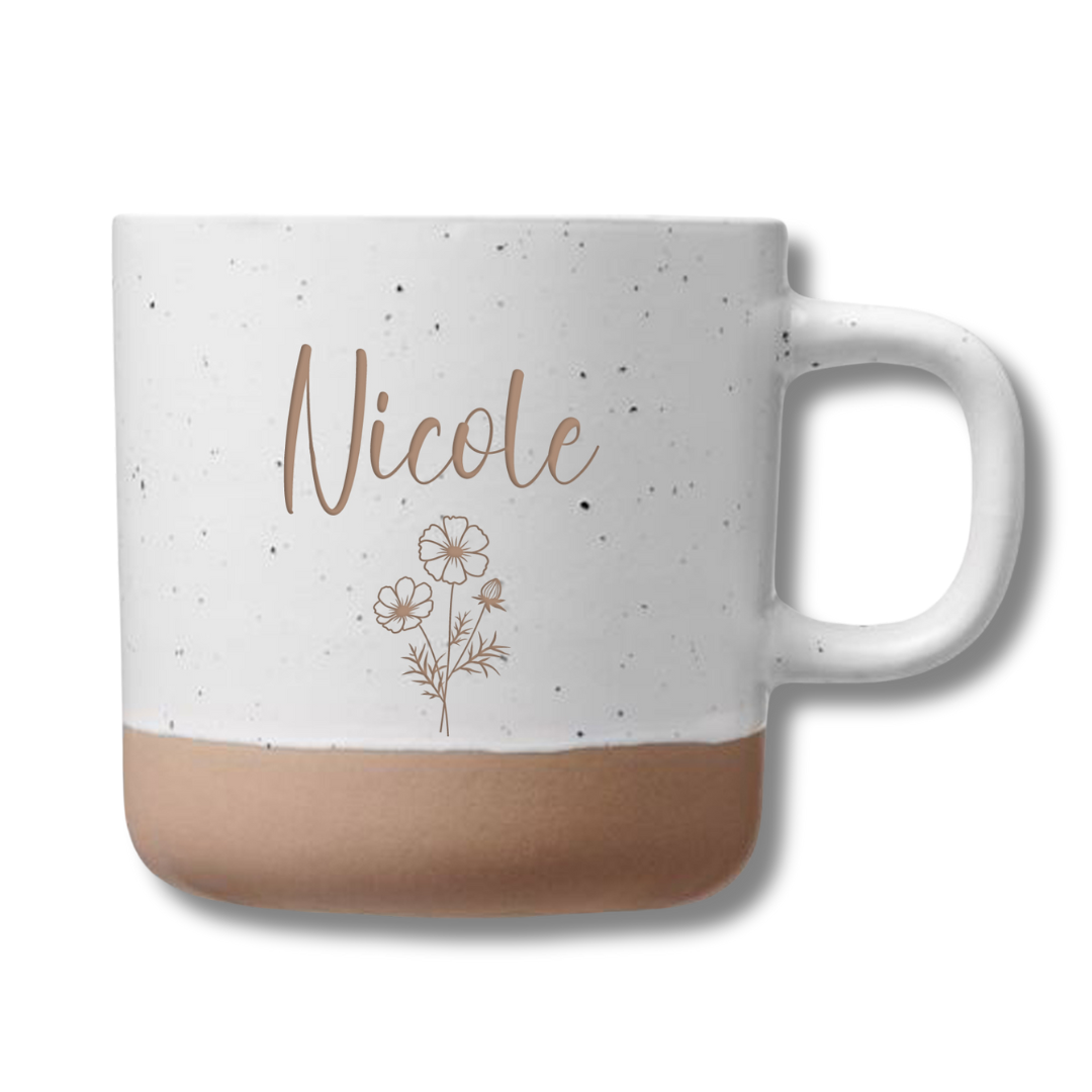 Keramiktasse mit Namen – personalisierte Steingut-Tasse mit Name und Geburtsblume