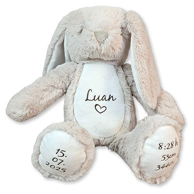 Personalisierter Kuschelhase mit Name Luan – liebevolles Baby Kuscheltier mit Geburtsdaten auf den Füßen
