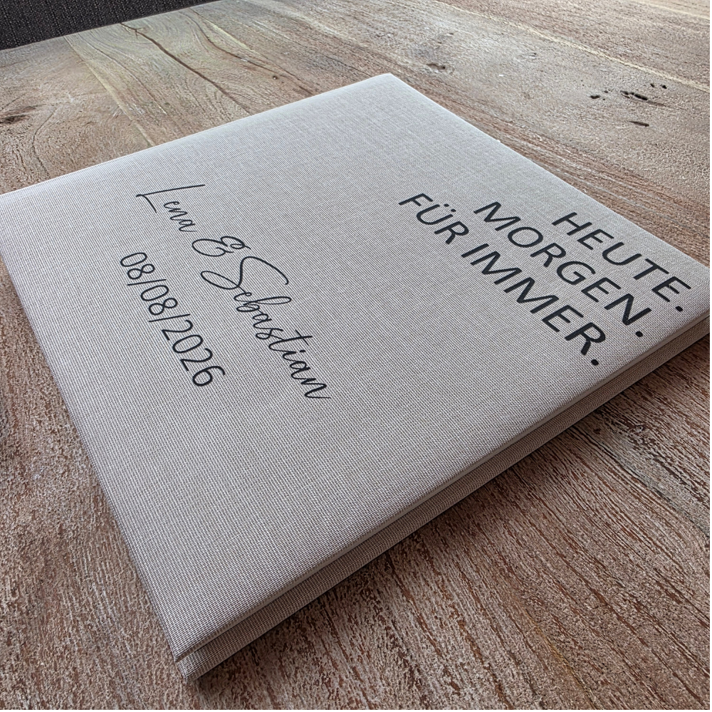 Modernes personalisiertes Gästebuch Hochzeit aus hochwertigem Leinen mit Namen, Datum und zeitlosem Design für unvergessliche Erinnerungen.