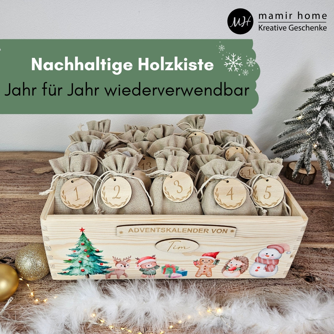 Nachhaltiger Adventskalender aus Holz mit farbigem Druck, wiederverwendbar Jahr fuer Jahr, personalisiert in Deutschland.