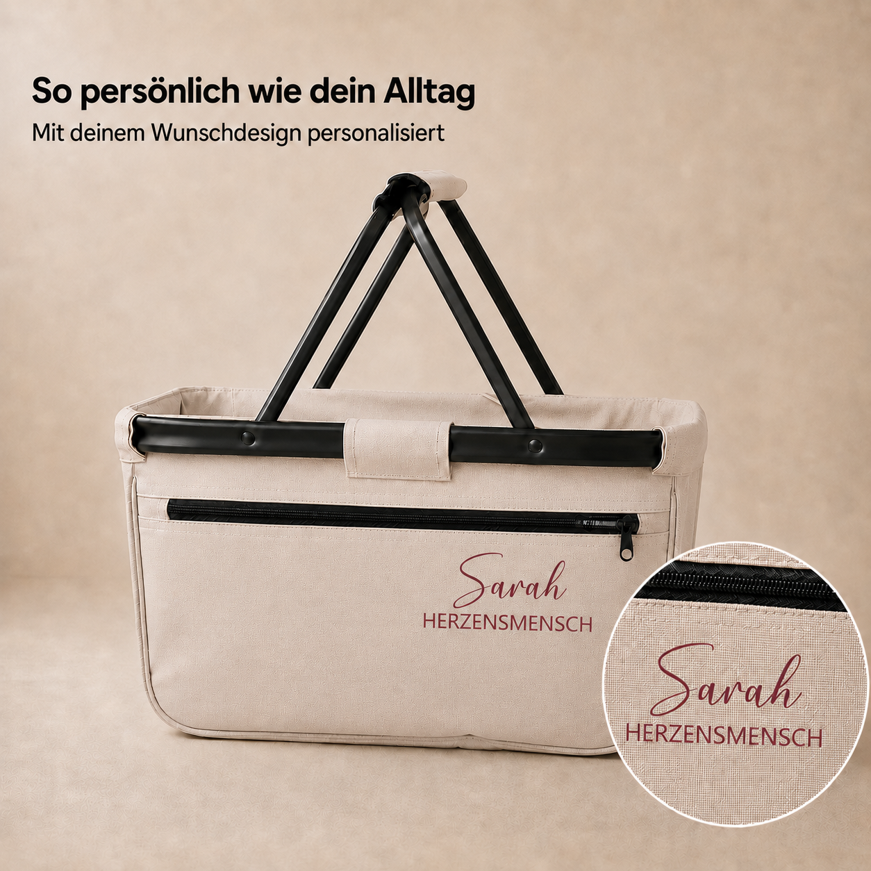Personalisierter Einkaufskorb mit dem Namen Sarah und der Unterzeile Herzensmensch in Bordeaux sowie vergrößerter Detailansicht des Aufdrucks.
