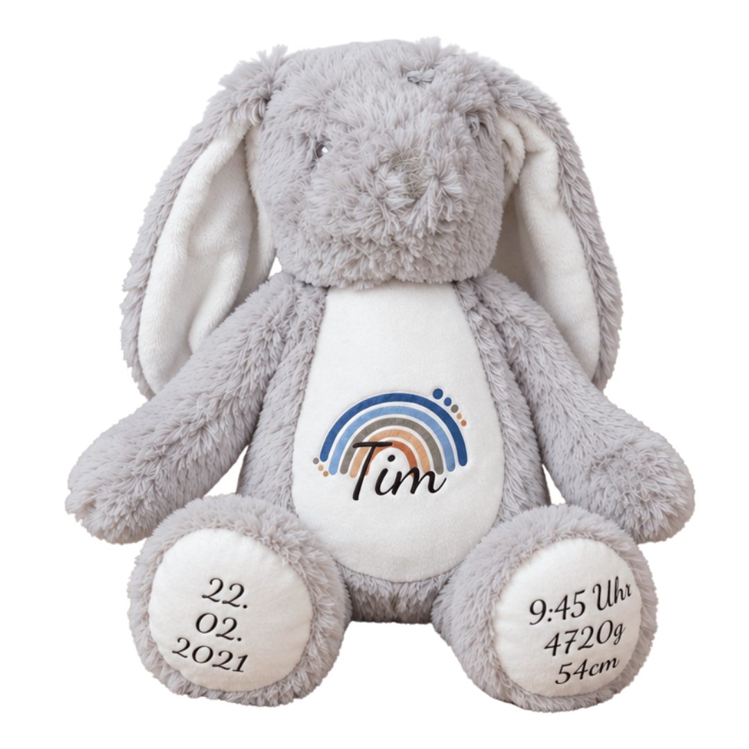 Grauer Kuschelhase mit dem Namen Tim und einem Regenbogen in Blau-, Grau- und Naturtönen als personalisiertes Geburtsgeschenk.