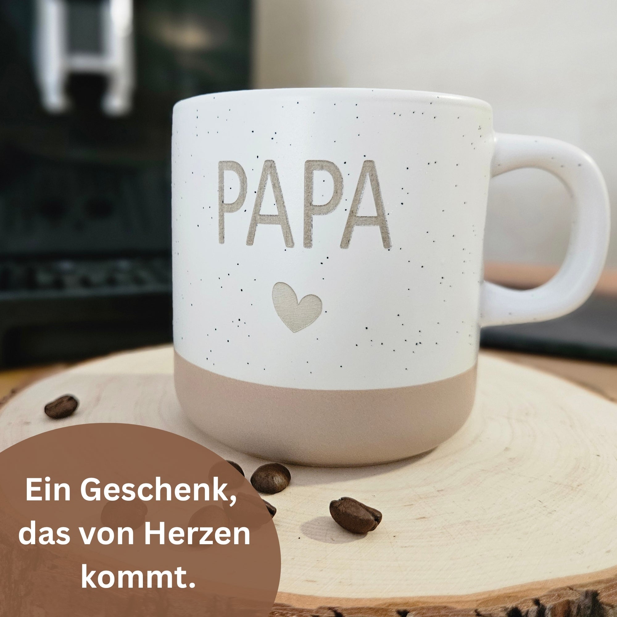Gravierte PAPA Tasse mit Herz, liebevolles Geschenk für Väter