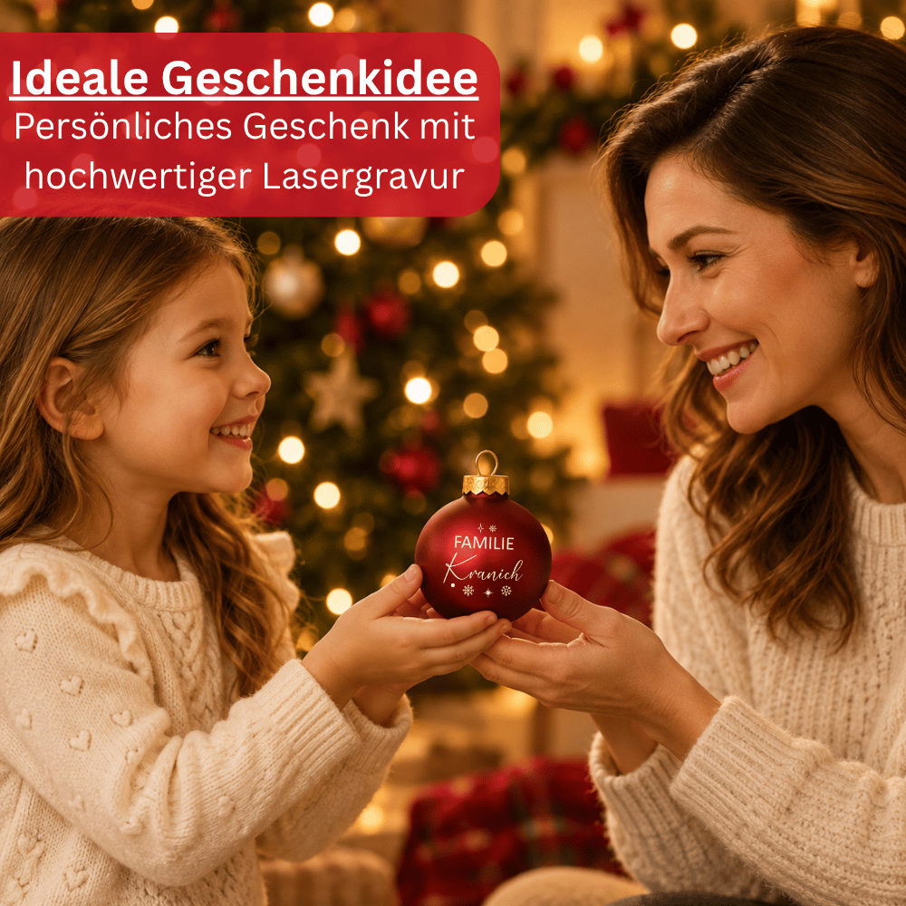 Weihnachtskugel personalisiert mit Familiennamen aus Glas